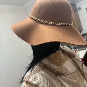 Elegant Tan Wide-Brim Hat with Gold Chain